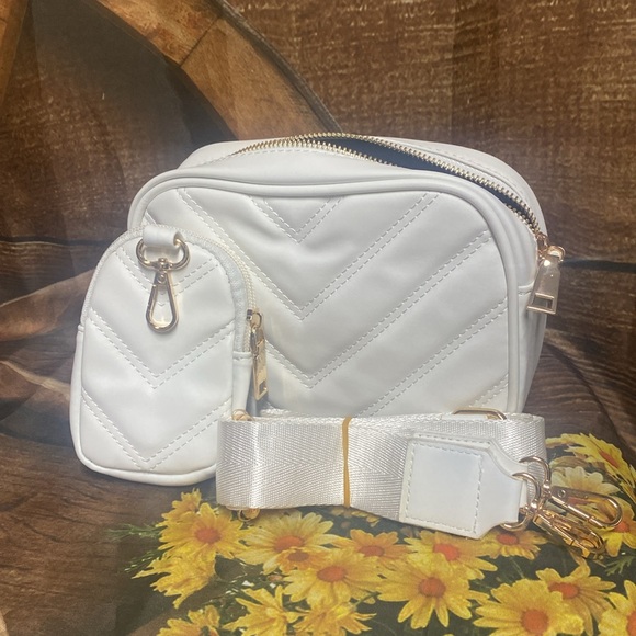 🆕 Boutique Under Your Spell Crossbody Bag - Picture 1 of 5